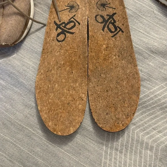 OTBT Women's Beige Courier Sneakers - Picture 5 of 11